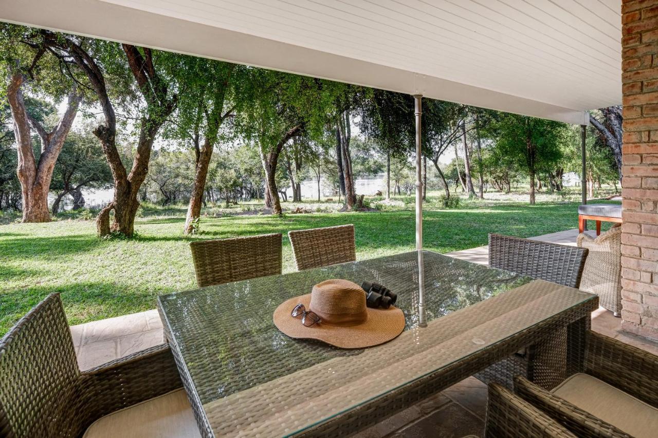 Palm River Hotel Victoria Falls Exterior foto